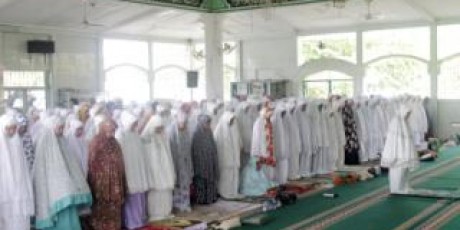 Jalin Silaturahmi, Dharma Wanita Gelar Shalat Tasbih Berjamaah