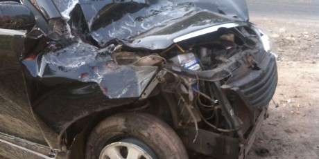 Lintasi Tikungan, Avanza Hilang Kendali