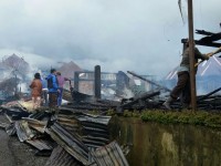 Diduga Korsleting, Tiga Rumah Panggung di Semende Hangus Terbakar