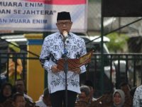 Bupati Muara Enim Minta PGRI Tingkatkan Eksistensinya Sebagai Organisasi Profesi