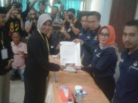 Sinar Surya Serahkan Dokumen Balon Bupati dan Wakil Bupati ke KPUD Muara Enim