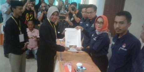 Sinar Surya Serahkan Dokumen Balon Bupati dan Wakil Bupati ke KPUD Muara Enim