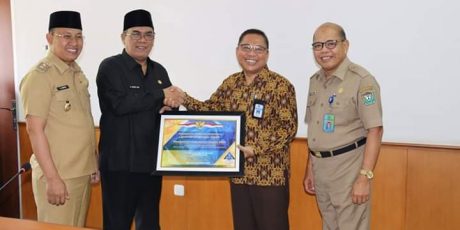 Kemenkeu RI Beri Penghargaan pada Pemkab Muara Enim Atas Opini WTP 2017