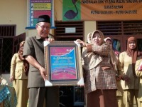 Drs H Thalib Yahya MBA Terima Dua Penghargaan Nasional