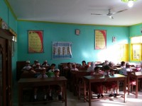 Orang Tua Murid SDN 26 Antusias Dampingi Anaknya Ke Sekolah
