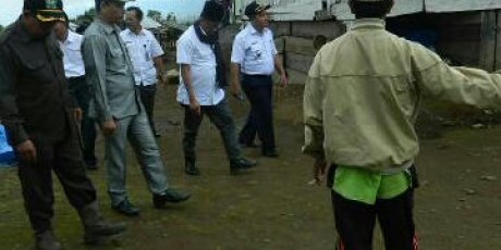 Bupati Muara Enim Petik Perdana Kopi Arabika di SDU