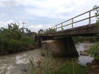 Jembatan Terancam Ambruk, Warga Khawatir Melintas