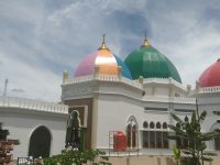 Mualaf Ini Bangun Masjid Termegah di Muara Enim