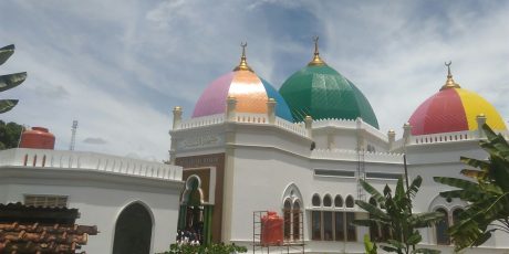 Mualaf Ini Bangun Masjid Termegah di Muara Enim