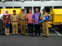 Bantu Wujudkan SMAS, Bank Mandiri Hibahkan Motor Sampah