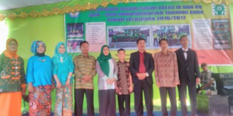 Siswa/ I SMP Kelas IX dan SMA Kelas XII Muhammadiyah Tanjung Enim Dilepas Kepada Orang Tuanya