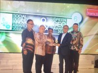 PTBA Sabet Dua Penghargaan Di Ajang Social Business Innovation & Green CEO Awards 2017
