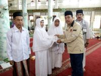 PT MME Berangkatkan Tiga Warga Desa Darmo Umroh Gratis