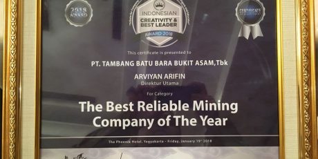 PTBA Raih Penghargaan Indonesian Creativity and Best Leader Awards 2018