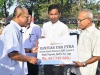 Usai Upacara HUT ke-37, PTBA Serahkan Berbagai Bantuan Kepada Masyarakat