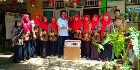 CSR PTBA Bantu SD Negeri 4 Lawang Kidul Seperangkat Komputer