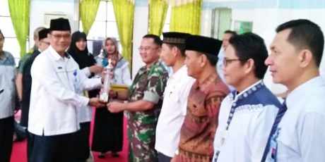 Baznas Muara Enim Salurkan Infaq dan Shodaqoh Kepada Warga Miskin