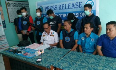 BNNK Muara Enim Ringkus Pecatan TNI dan Honorer Pengedar Narkoba