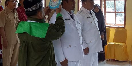Maju Nyaleg, Camat Ujanmas Lantik Dua Pejabat Kades