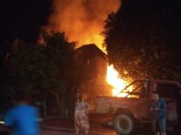 Si Jago Merah Kembali Mengamuk, 4 Rumah Warga di Tungkal Hangus Terbakar