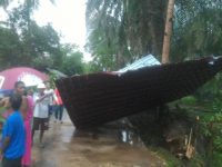 Diterjang Puting Beliung, Puluhan Rumah Porak Poranda