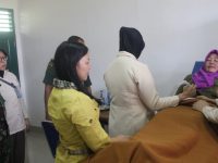 Peleton Kesehatan Yonif 141/AYJP Gelar Pemeriksaan Kehamilan dan Pelayanan KB