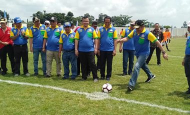 Gubernur Sumsel Lakukan Kick Off Turnamen Sepak Bola U-20 di Stadion Sekundang Bara