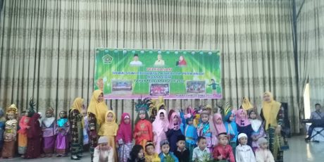 RA Perwanida Lepas 184 Anak Didik Kepada Orang Tuanya