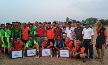 Semarakan HUT RI ke-74, Kecamatan Lawang Kidul Bersama PTBA Gelar Turnamen Bola U-40