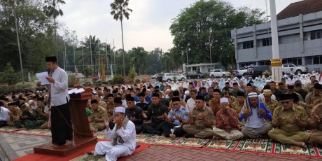Berharap Turun Hujan, Bupati dan Wabup Muara Enim Shalat Istisqa Bersama Masyarakat