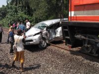 Terseret 100 Meter, Pengendara Avanza Alami Luka Ringan