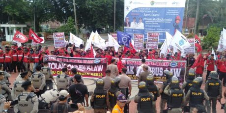 Tolak RUU Cilaka, Ratusan Buruh di Muara Enim Gelar Aksi Unjuk Rasa