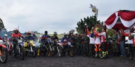 Ratusan Raider Jelajahi Alam Desa Darmo