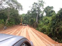 PT HBAP Perbaiki Jalan Rusak Parah di Desa Darmo