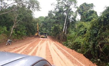 PT HBAP Perbaiki Jalan Rusak Parah di Desa Darmo