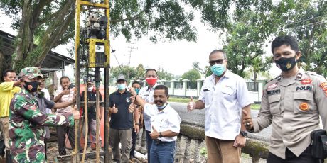 PTBA Bangun 23 Sumur Bor dan 25 Unit Bedah Rumah