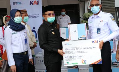 PT KAI Divre III Palembang Salurkan Ribuan Masker ke Pemkab Muara Enim