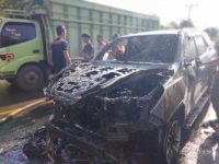Hantam Motor, Mobil Dinas Plt Sekda Muara Enim Terbakar