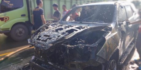 Hantam Motor, Mobil Dinas Plt Sekda Muara Enim Terbakar