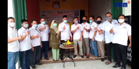 Semarakan HPN ke-75, SMSI Muara Enim Gelar Potong Tumpeng Bersama Bupati