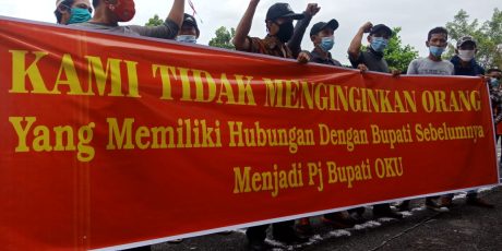 Tuntut Penunjukan Pj Bupati Sesuai Prosedur dan Transparan, Massa Gelar Demo di DPRD OKU
