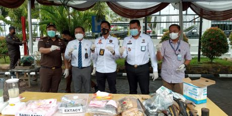 Kajari Muara Enim Musnahkan BB Hasil Kejahatan