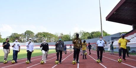 PTBA Dukung Gerakan Sejuta Bola dari Pemprov Sumsel