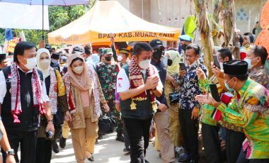 Hadiri Sedekah Dusun, Gubernur Sumsel Didampingi Pj Bupati Muara Enim Sosialisasikan Sumsel Mandiri Pangan