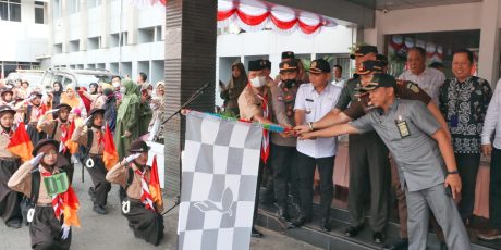 Semarakan HUT RI ke-77, Pj Bupati Muara Enim Lepas Peserta Lomba Gerak Jalan Pramuka