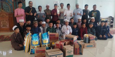 Medco E&P dan PWI Muara Enim Serahkan Bantuan Ke Ponpes Darussa’adah