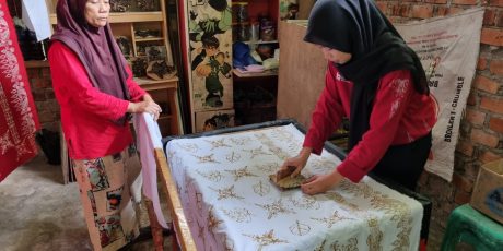 Bermula dari Gudang, UMK Batik Binaan PTBA Sukses Naik Kelas