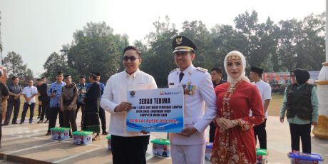 PTBA Serahkan Bantuan Truk Arm Roll hingga Mesin Pemusnah Sampah untuk Pemkab Muara Enim