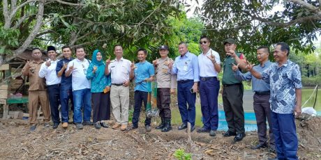 Peternak Ikan Bantuan CSR PT TeL Gelar Panen Perdana Ikan Lele