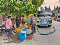 PT TeL Kembali Salurkan Bantuan Air Bersih Kepada Warga Sekitar